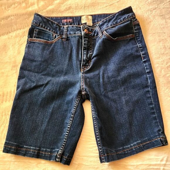 St. John's Bay Women's Dark Denim Bermuda Shorts Size 8 - Picture 1 of 6